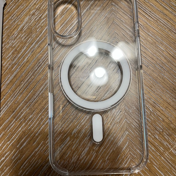 Apple White iPhone 16 Case with MagSafe - Picture 3 of 3